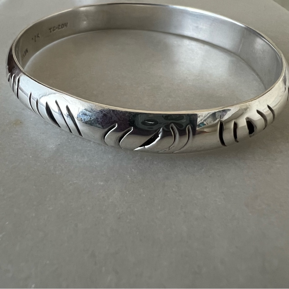Taxco Mexico Silver Bangle Bracelet with Slit Design - Picture 4 of 9
